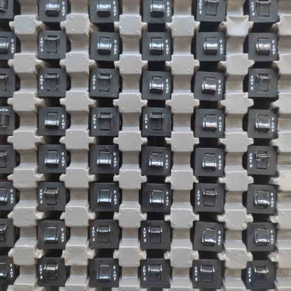 Picture of W28-XQ1A-8 32V 8A