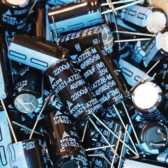 Picture of B41821A7228M 2200UF 35V CAPACITOR