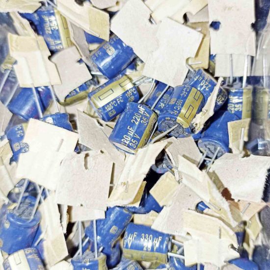 Picture of 220MF 35V 10X12 105 CAPACITOR