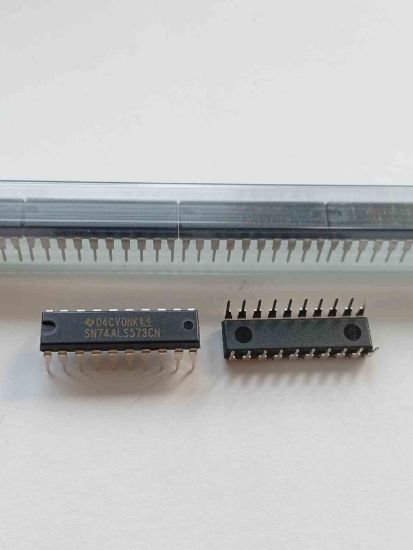 Picture of SN74ALS573CN IC