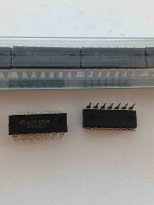 Picture of MC74HC08AN IC