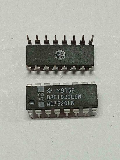 Picture of AD7520LN IC