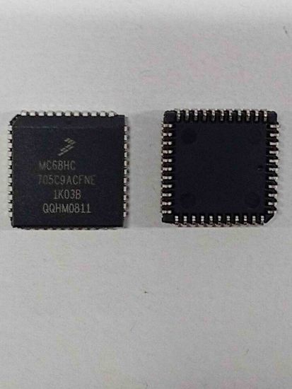 Picture of MC68HC705C9AEFNE IC