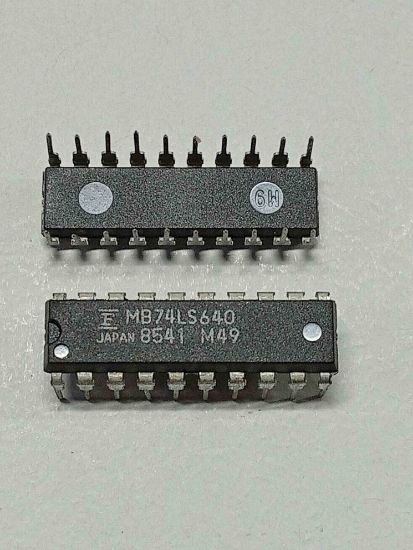 Picture of MB74LS640 DIP IC