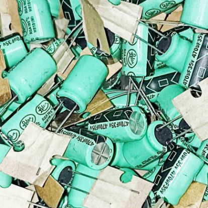 Picture of 470UF 35V 10x16mm  105 CAPACITOR