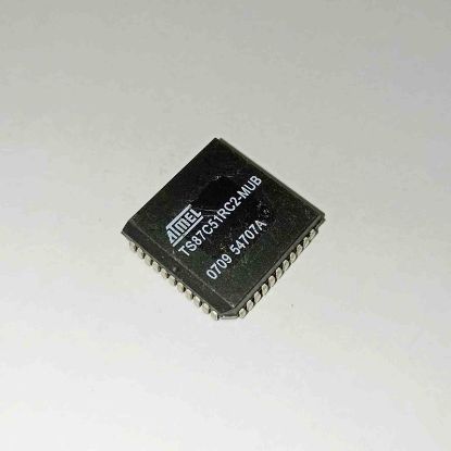 Picture of TS87C51RC2-MUB PLCC IC