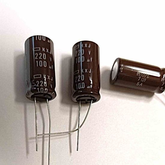 Picture of 100MF 220V 12.5x25  CAPACITOR