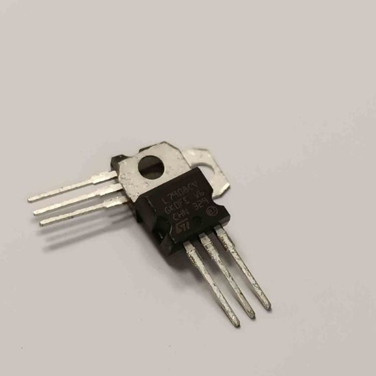 Picture of L7908CV 8V 1.5A TO220 IC