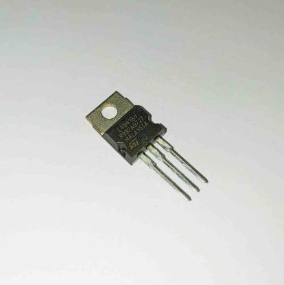Picture of L4941BV DIP IC