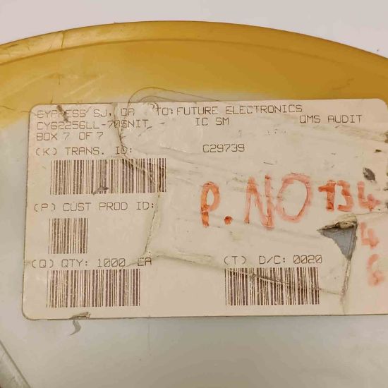 Picture of CY62256LL-70SNIT smd IC