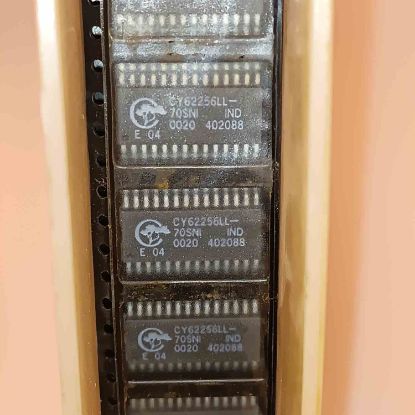 Picture of CY62256LL-70SNIT smd IC