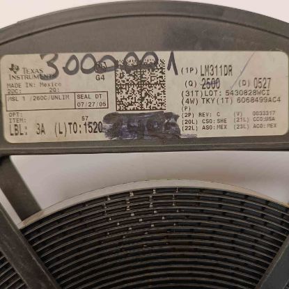 Picture of LM311DR IC