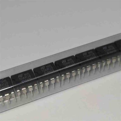 Picture of TDA8128 DIP IC