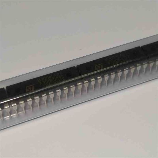 Picture of M3004LAB1 DIP IC