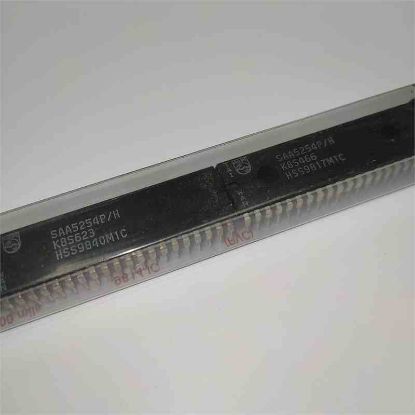 Picture of SAA5254P IC