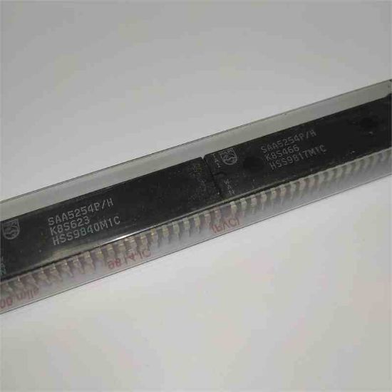 Picture of SAA5254P IC