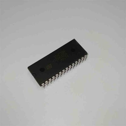 Picture of ST62T30B6 DIP28 IC