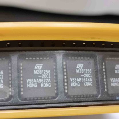 Picture of M28F256 smd IC