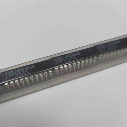 Picture of 74HC688N DIP IC