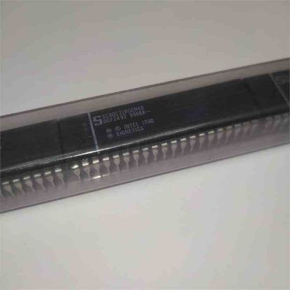 Picture of SC80C31BCCN40 DIP IC