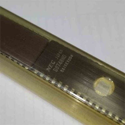 Picture of D8748D DIP IC