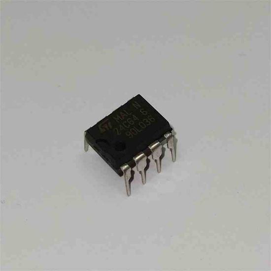 Picture of 24C64 DIP IC