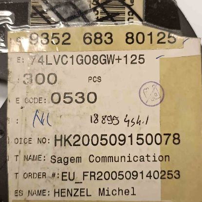 Picture of 74LVC1G08 IC