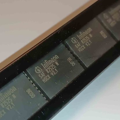 Picture of SAF82525 PLCC IC