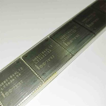 Picture of N80C186XL12 PLCC IC