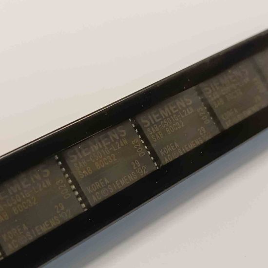 Picture of SAB80C32 PLCC IC