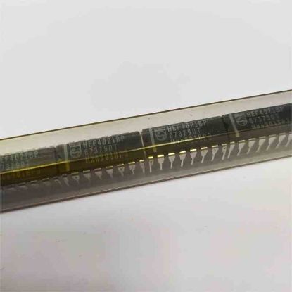 Picture of HEF4021BP IC