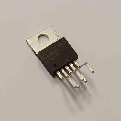 Picture of LM2596T IC