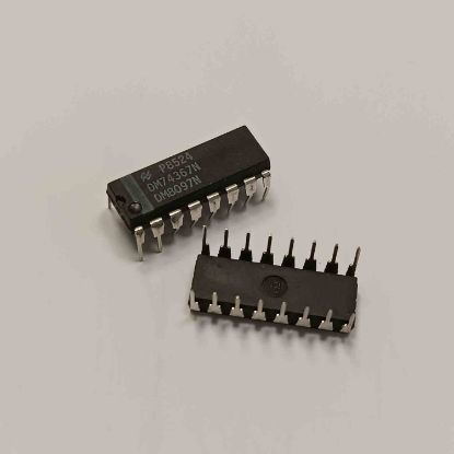Picture of DM8097N IC