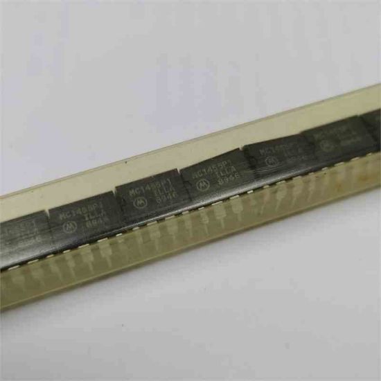 Picture of MC1455P1 DIP IC