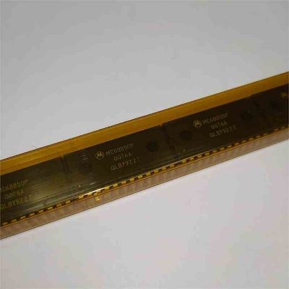Picture of MC68B50P IC