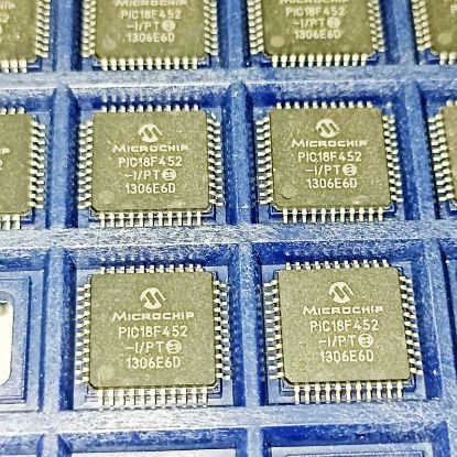 Picture of PIC18F452-I/PT PLCC IC