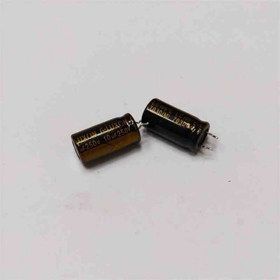 Picture of 10UF 250V 10x20mm 105 CAPACITOR