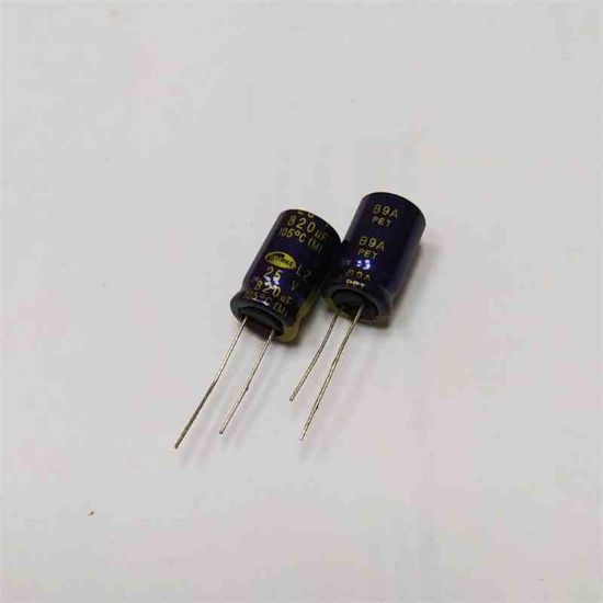 Picture of 820uF 25V 12x20mm 105 CAPACITOR