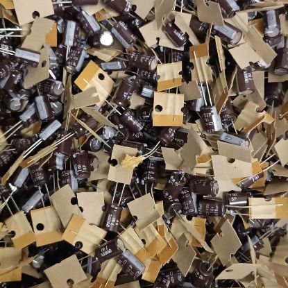 Picture of 470UF 16V 8x12mm 105 CAPACITOR