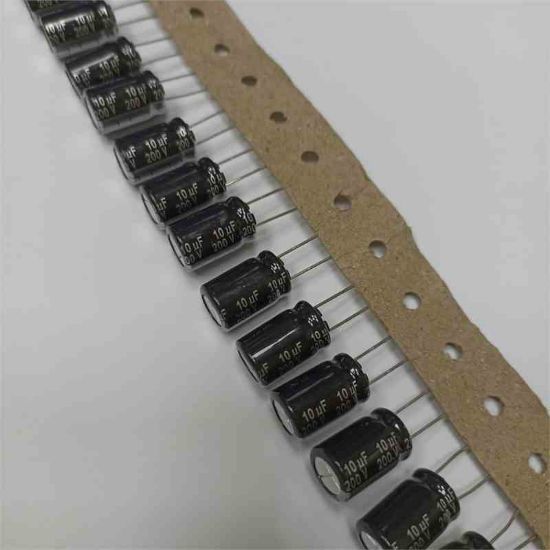 Picture of 10uF 200V 10x15mm 105 CAPACITOR