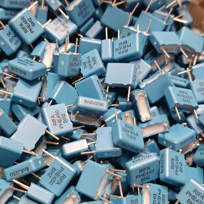 Picture of PHE450HK4680JR05  0.0068UF 250V  7.5mm  0.05 CAPACITOR