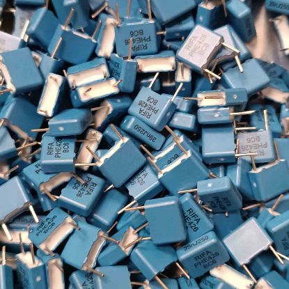 Picture of PHE426HK5390JR05  0.039UF 250V  7.5mm  0.05 CAPACITOR