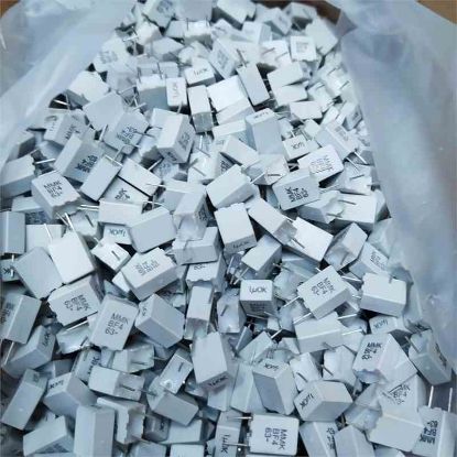 Picture of MMK5105K63J04L4BULK 1MF 63V 5 0.1 CAPACITOR