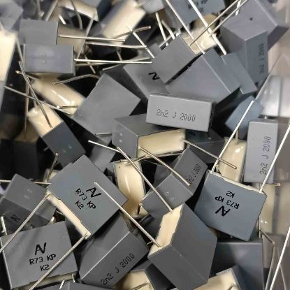 Picture of R73UI1220DQ00J 2200PF 2000V 15mm CAPACITOR