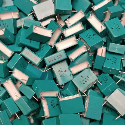 Picture of F611BK335K100C 3.3UF 100V 15mm 0.1 CAPACITOR