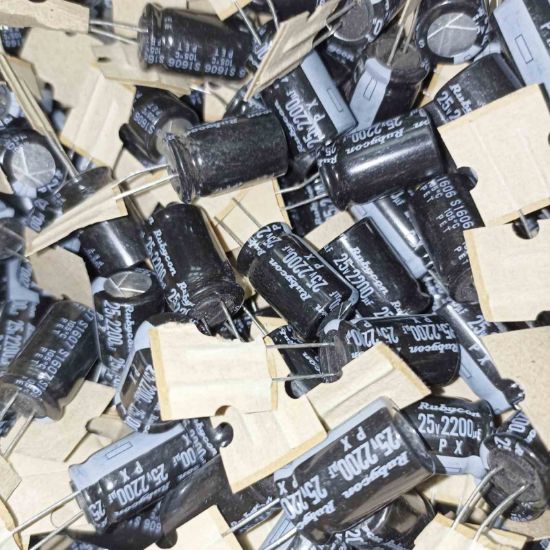 Picture of 2200UF 25V 12x20mm 105 CAPACITOR