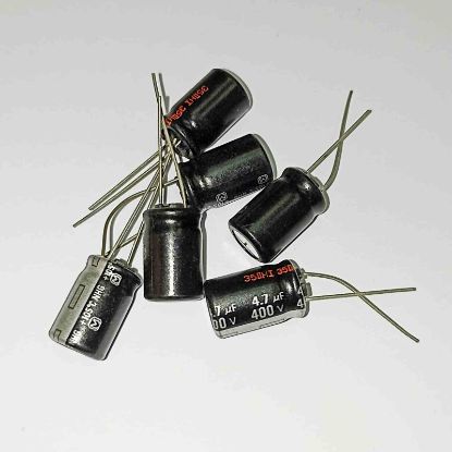 Picture of 4.7uF 400V 10x15mm  105 CAPACITOR