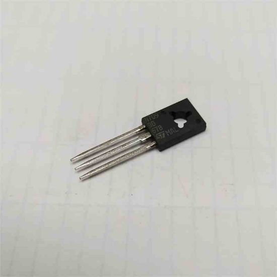 Picture of BD678 TO126 TRANSISTOR