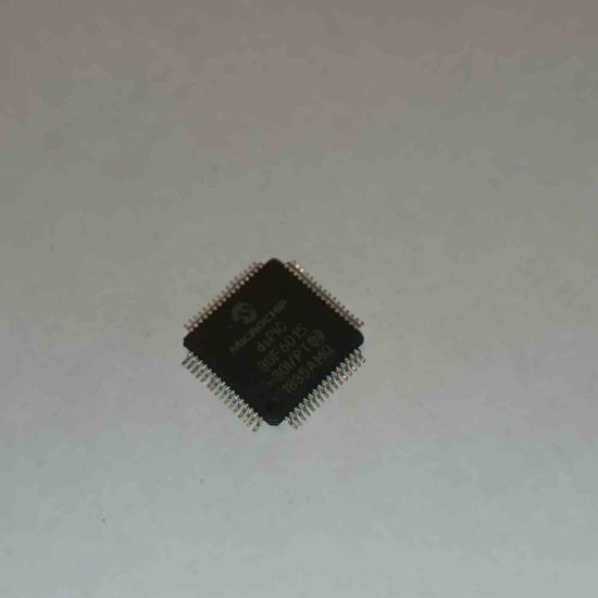 Picture of 30F6015-30I/PT PLCC IC