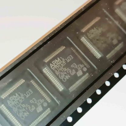 Picture of STM32F103RCT6 IC